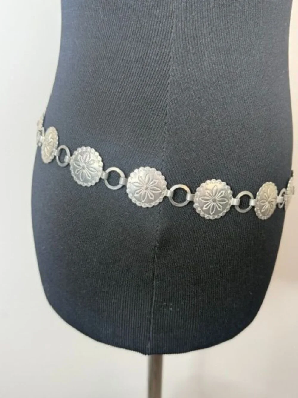 Vintage Silver Tone Linked Floral Concho Disc Medallion Metal Belt
